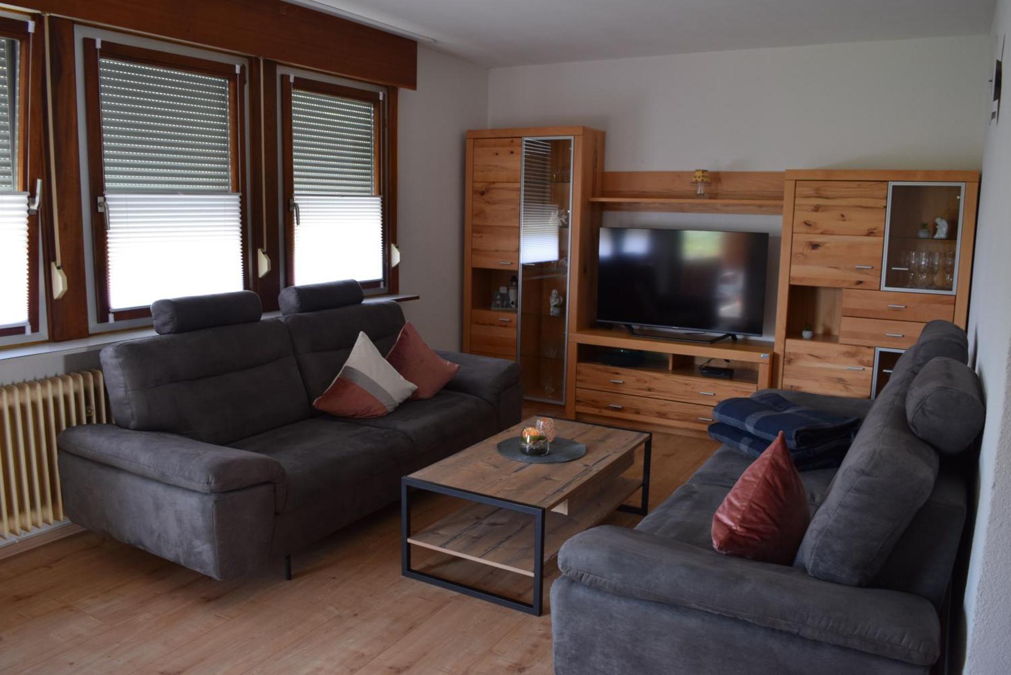 Ferienwohnung Manuela Hausen im Tal エクステリア 写真